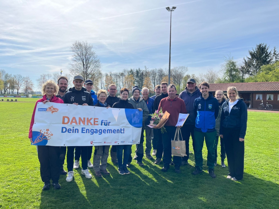 Überraschung beim Arbeitseinsatz! Ehrung für Henning Bokelmann 