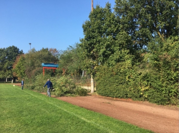 Arbeitseinsatz auf dem Sportplatz